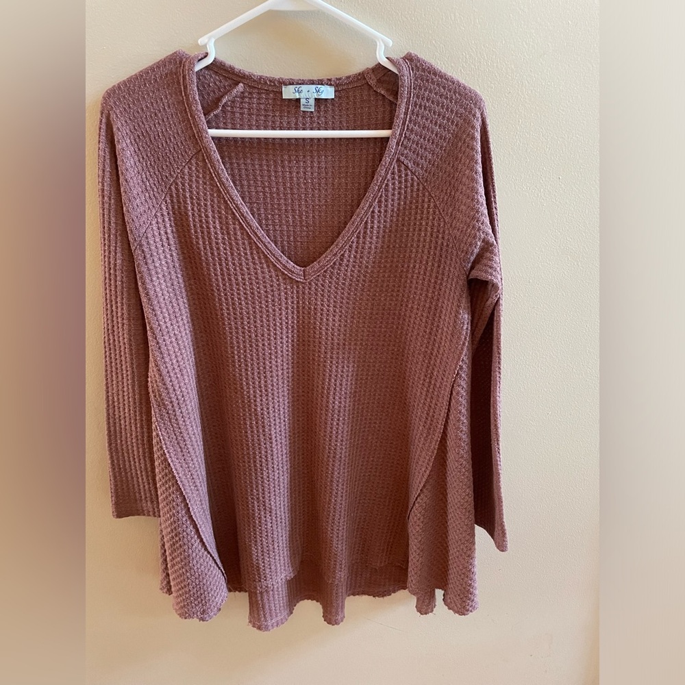 She and Sky Rose/pink v neck top